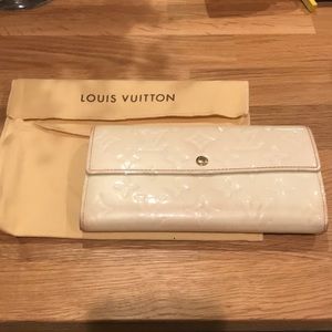 Louis Vuitton white wallet